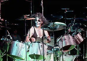 Kiss Performing