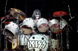 Kiss Performing