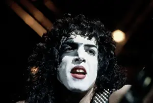 Kiss Performing