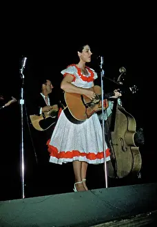 Kitty Wells Performing