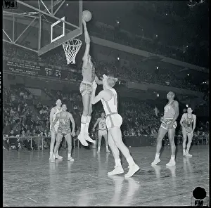 Knicks Capturing a Rebound at the Garden