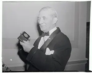 Knudsen Receiving Franklin Institute Medal