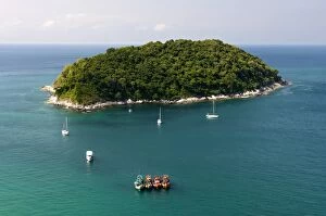 Images Dated 27th November 2011: Ko Man or Mun Island off the southern coast of the island of Phuket, Thailand, Asia