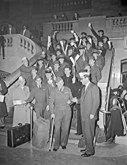 Receiving Prints: Korean War Veterans Home for Christmas