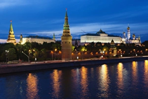 Images Dated 16th April 2016: Kremlin, evening view from the Moscow River