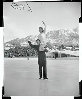 Kurt Oppelt Performing With Sissy Schwarz on His Shoulder