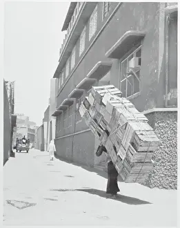 Kuwait Prints: Kuwaiti Man Carrying Crates