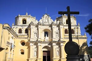Images Dated 30th November 2007: La Merced Church Antigua Guatemala