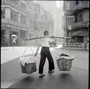 Laborer Prints: Laborer Carrying Baskets