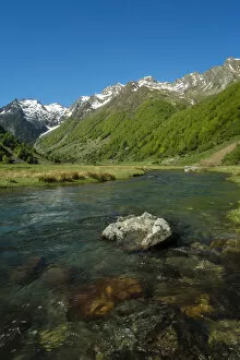 Images Dated 12th May 2015: The Lac d Estaing, national park of Pyrenees, Hautes Pyrenees, France