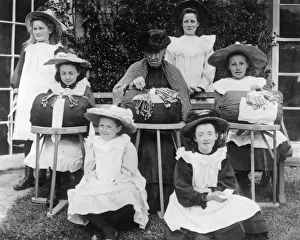 Fashion Gallery: Lace Makers