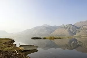 Images Dated 28th September 2009: Lago del Matese lake in the Parco del Matese regional park, Campania, Molise, Italy, Europe