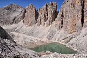 Images Dated 28th March 2016: Lago di Antermoia, Rosengarten group, Dolomites, Trentino-Alto Adige / South Tyrol, Italy