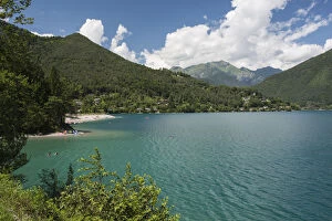 Images Dated 4th August 2014: Lago di Ledro and Lake Ledro, Ledro, Trentino-Alto Adige, Italy
