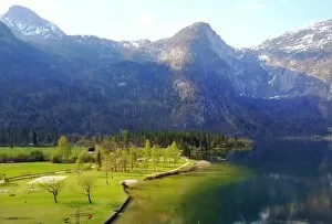 Images Dated 10th April 2017: Lake Hallsatt, Salzkammergut, Austria