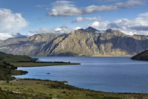 Images Dated 17th January 2013: Lake Hawea with the Corner Peak, The Neck, Otago Region, New Zealand
