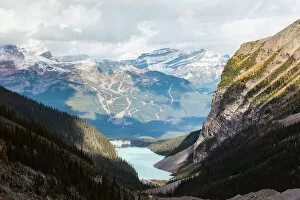Images Dated 13th April 2018: Lake Louise from the Valley of the Ten Peaks, Canada