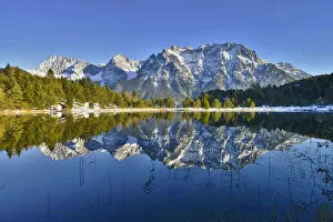 Images Dated 28th October 2014: Lake Luttensee and Westliche Karwendelspitze, Mittenwald, Bavaria, Germany