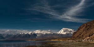 Lake Manosarovar with Himalayas background
