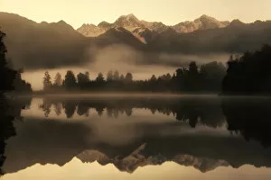 Images Dated 24th April 2016: Lake Matheson and Southern Alps