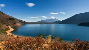 Images Dated 2nd January 2017: Lake Motosu with Mount Fuji