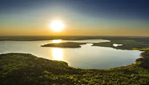 Lake Plauer See in the evening sun, Mecklenburg Lake District or Mecklenburg Lakeland, near Malchow, Mecklenburg-Western Pomerania, Germany