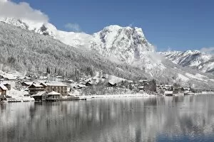 Lake and town of Grundlsee, Dead Mountains with Backenstein Mountain, Ausseerland, Salzkammergut, Styria, Austria