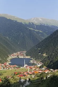Images Dated 27th August 2014: Lake Uzungol, village of Uzungol, Trabzon Province, Pontic Mountains or Kackar Daglari