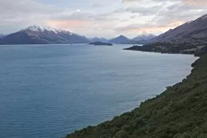Images Dated 25th July 2013: Lake Wakatipu in front of a mountain range at sunrise, Otago Region, South Island, New Zealand