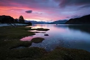 Images Dated 8th December 2012: Lake Wanaka after sunset