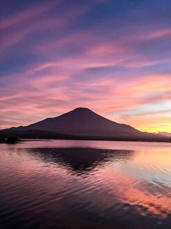 Images Dated 13th July 2015: Lake Yamanaka sunset
