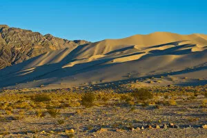 Images Dated 27th September 2017: Landscape with Last Chance Mountain Range, South Eureka Dunes road scenery