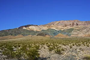 Images Dated 27th September 2017: Landscape with Last Chance Mountain Range, South Eureka Dunes road scenery