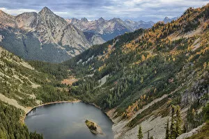 Images Dated 6th October 2015: Landscape with Lake Ann, Wenatchee National Forest, Washington State, USA