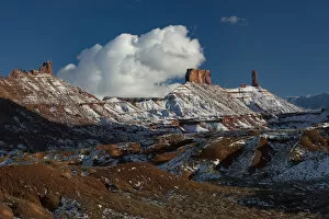 Images Dated 10th January 2016: Landscape with mountains covered by snow in Castle Valley, Utah, USA