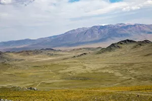 Images Dated 22nd August 2015: Landscape and topography of region, near Tolbo village, Khara Khoto, Bayan-olgii Province, Mongolia