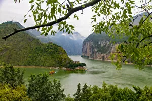 Images Dated 14th October 2016: Landscape with Yangtze River, White Emperor City, Baidicheng, China