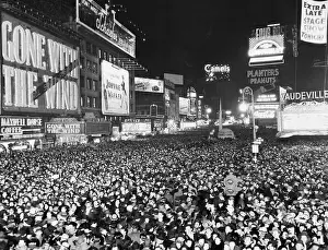 Marquee Prints: Large Crowd in Times Square