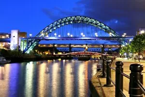 British Culture Gallery: Late evening at the bridges over the River Tyne, Newcastle upon Tyne, England