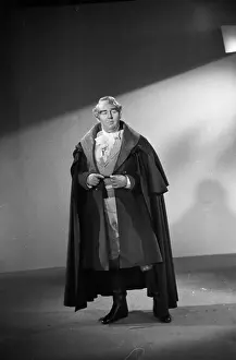 Perso Prints: Laughton Cloaked