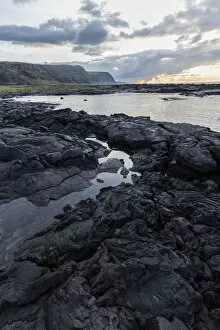 Images Dated 8th September 2014: Lava rock shoreline at sunrise, Hawaii, USA