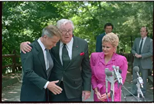 Lawyer Supporting Jim and Tammy Bakker Before Press Interview