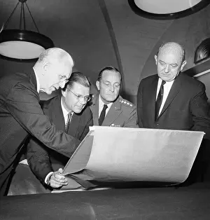 Roberts Prints: Leaders Discussing Vietnam Developments
