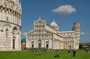 Images Dated 29th March 2010: Leaning Tower of Pisa and Duomo in Italy