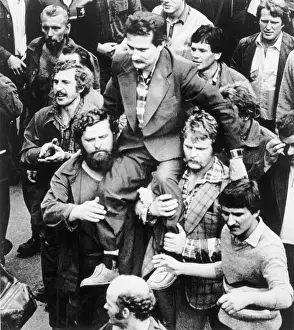 Gdansk Prints: Lech Walesa Celebrating Agreement
