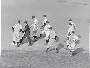 Cincinnati Prints: Lee Ballanfant Walking Away from Players