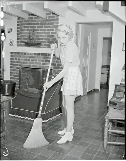 Malibu Prints: Leila Hyams Sweeping the Floor
