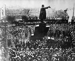 Anniversary Prints: Lenin Statue Unveiled to Crowd