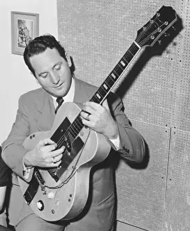 Les Paul Portrait With A Guitar