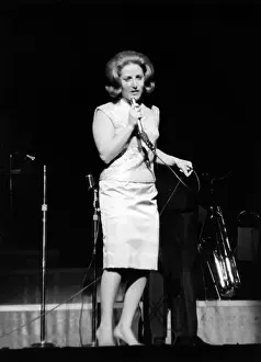 Lesley Gore Performing